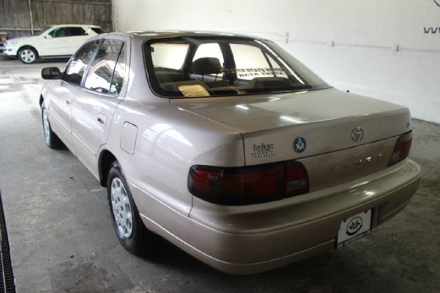 1995 Toyota Camry LE 4dr