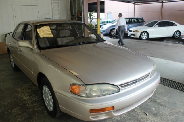1995 Toyota Camry LE 4dr