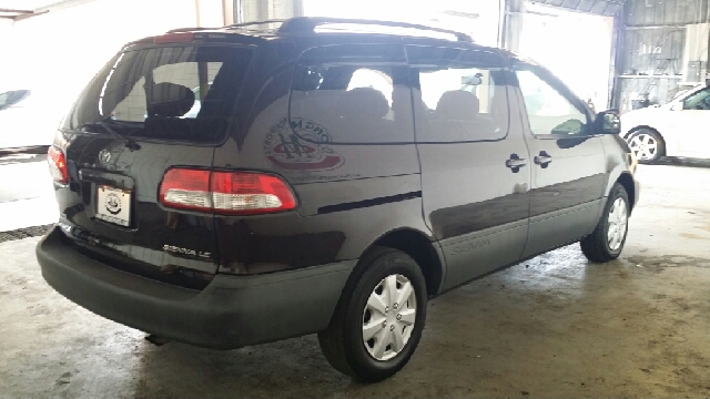 2002 Toyota Sienna LE 4dr