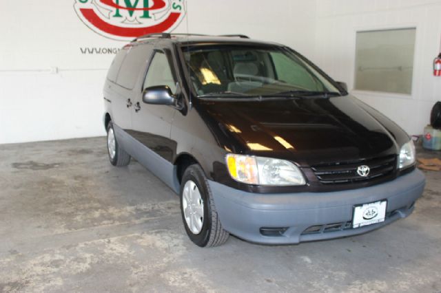 2002 Toyota Sienna LE 4dr