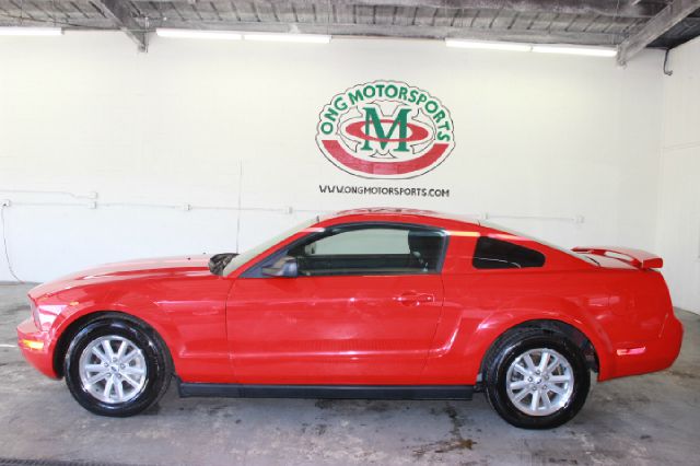 2006 Ford Mustang 2dr