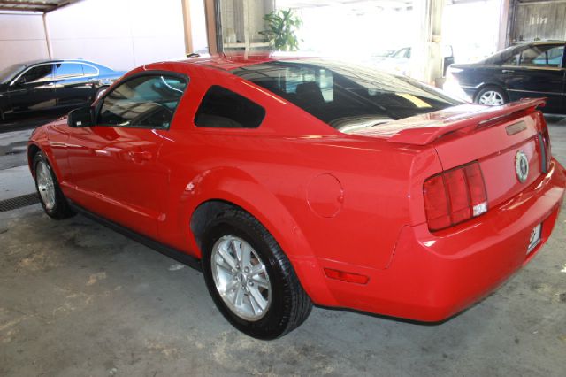 2006 Ford Mustang 2dr